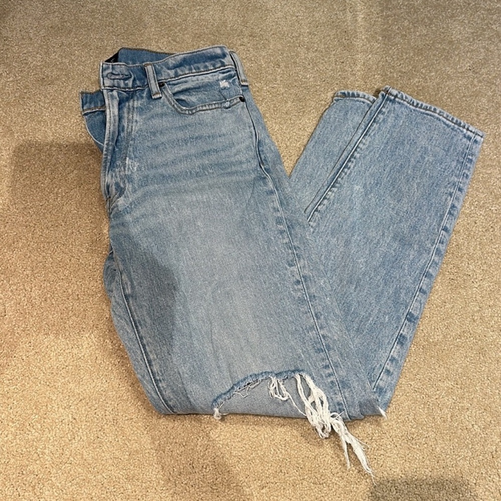 ABERCROMBIE AND FITCH Men’s Light Wash Vintage Stretch 90’s Slim Rip Jeans